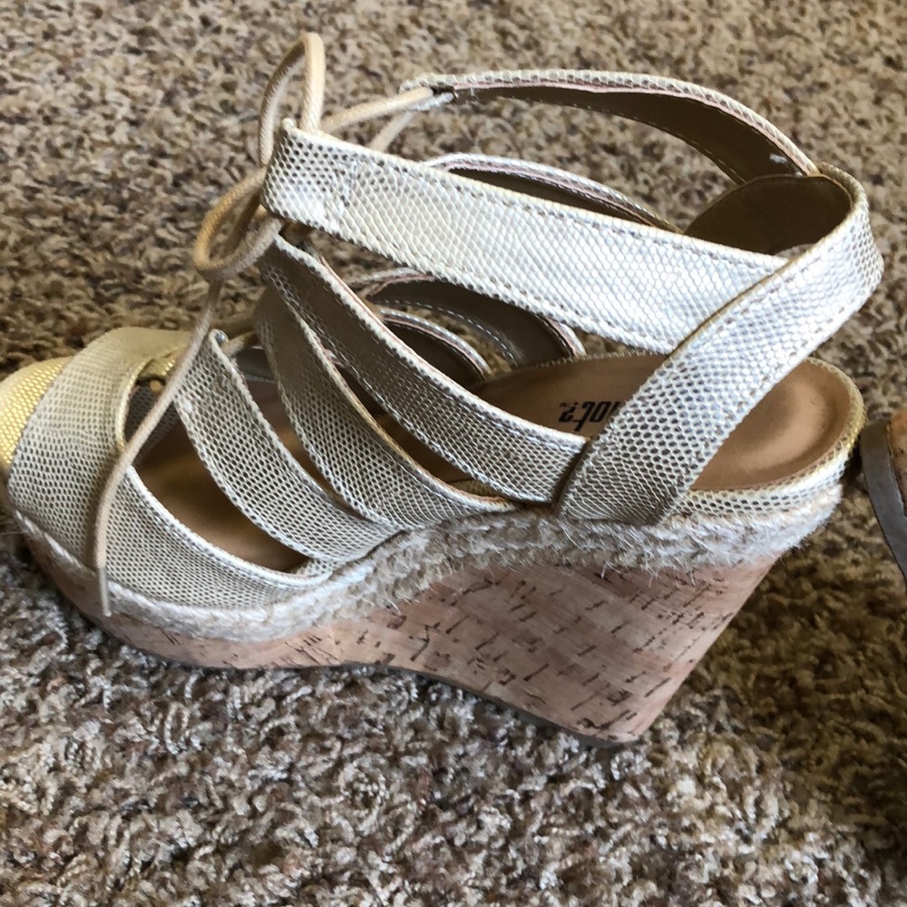 Shoes - Picture 2 of 4